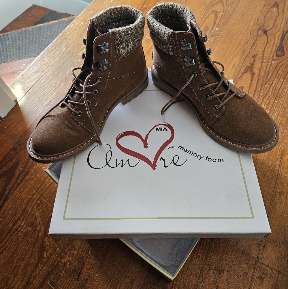 Women's boot - Picture 2 of 4